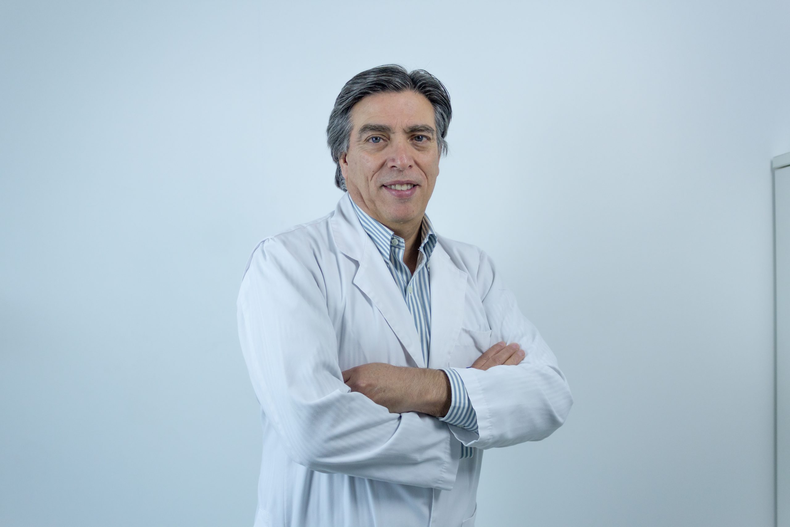 Dr. Carlos García — Cirujano Oncólogo Digestivo